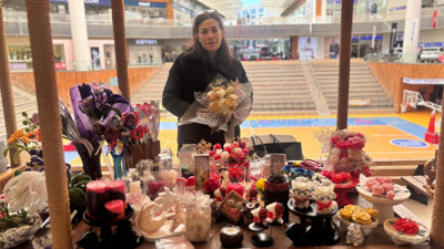 Balıkesir’de 1 Video İzledi, 1000 TL’lik Çiçekler Yapıyor