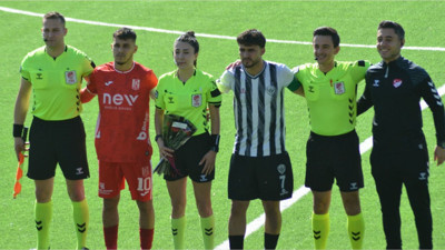 Sahada Centilmenlik Rüzgarı: Balıkesirspor’dan Hakeme Çiçek