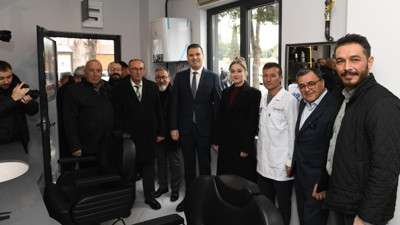 Altıeylül’de Emeklilere Halk Berberi