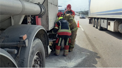 Bandırma Yolunda Tankere Çarpan Araçta 2 Yaralı