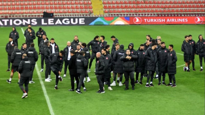 A Milli Futbol Takımı, Fadil Vokrri Stadyumu’nda yürüyüş yaptı
