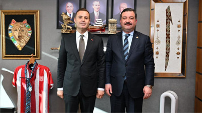 Ahmet Akın İle Ekrem Gökay Yüksel Meclis’te Bir Araya Geldi