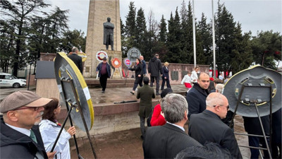 Balıkesir'de 23 Nisan’da Anıta Çelenk Bırakıldı