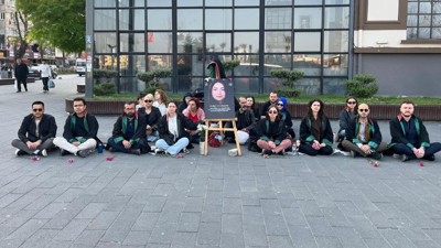 Balıkesir’de Avukatlardan Oturma Eylemi