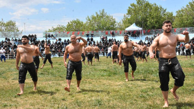 Balıkesir’de 18. Şehit Hamdibey Yağlı Güreşleri’nde Başpehlivan Erkan Taş Oldu