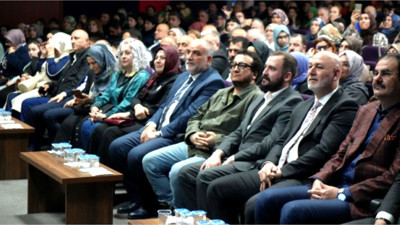 Oytun Erbaş: "Sosyal Medya Eroindir"