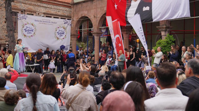 Ayvalık’ta Teferiç Coşkusu Sokaklara Taştı