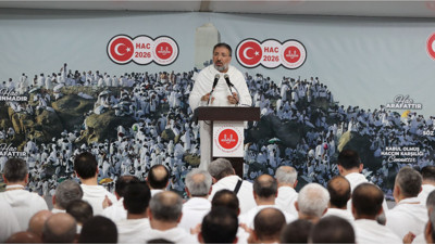 85 Bin Türk Hacı Adayı Arafat'ta Saf Tuttu