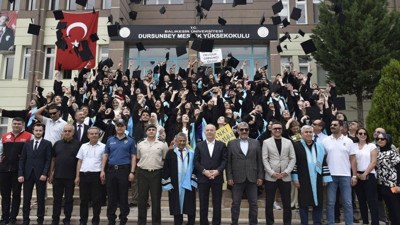 Başkan Bahçavan Mezuniyet Coşkusuna Ortak Oldu