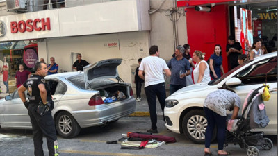 Balıkesir Merkezde Araç Esnafın Gözü Önünde Yandı
