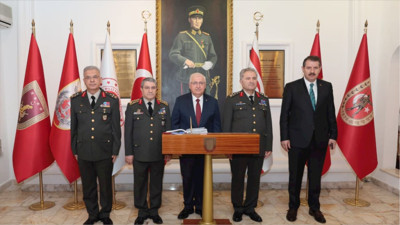 Millî Savunma Bakanı Yaşar Güler Kıbrıs Türk Barış Kuvvetleri Komutanlığını Ziyaret Etti
