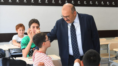 Vali Ustaoğlu Yaz Okulunda Öğrencilerle Buluştu