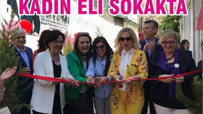KADIN ELİ SOKAKTA