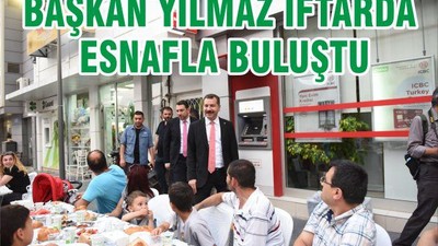 Başkan Yılmaz iftarda esnafla buluştu