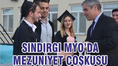 SINDIRGI MYO'DA MEZUNİYET COŞKUSU