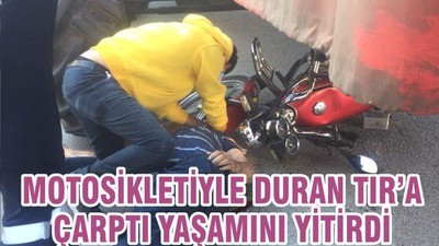 MOTOSİKLETİYLE DURAN TIR’A ÇARPTI YAŞAMINI YİTİRDİ