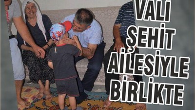 VALİ ŞEHİT AİLESİYLE BİRLİKTE
