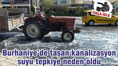 Burhaniye’de taşan kanalizasyon suyu tepkiye neden oldu