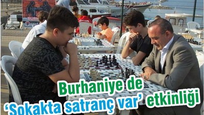 Burhaniye de ‘Sokakta satranç var’ etkinliği