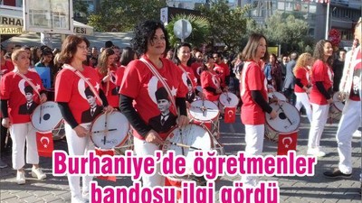 Burhaniye’de öğretmenler bandosu ilgi gördü