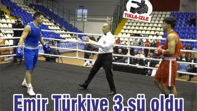 Balıkesirli Boksör Emir Kara Türkiye Üçüncüsü Oldu