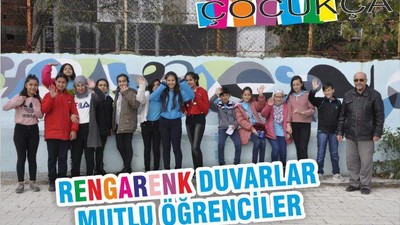 RENGARENK DUVARLAR MUTLU ÖĞRENCİLER