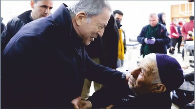 Millî Savunma Bakanı Hulusi Akar Hatay’daki Arama-Kurtarma ve Yaşam Destek Faaliyetlerini Yerinde İnceledi