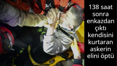 138 saat sonra enkazdan çıktı kendisini kurtaran askerin elini öptü