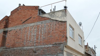 Balıkesir Edremit Gazicelal Mahallesi'nde 114 m² dükkan icradan satılık