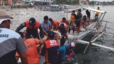 Filipinler'de tur teknesi alabora oldu: 1 ölü