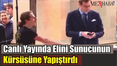 Canlı Yayında Elini Sunucunun Kürsüsüne Yapıştırdı