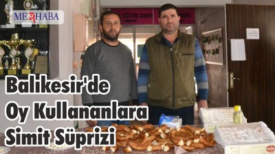 Balıkesir'de Oy Kullananlara Simit Süprizi