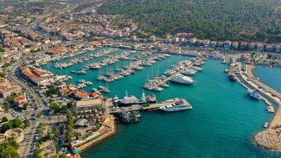 Çeşme’nin nüfusu 1 milyonu aştı plajlar doldu taştı