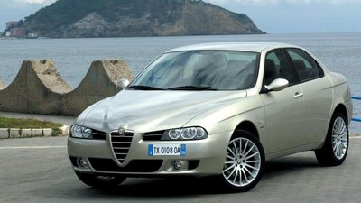 2005 model Alfa Romeo marka araç icradan satılık