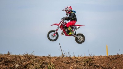 7 Yaşında Motokrosçu Babasının Yolundan Gidiyor