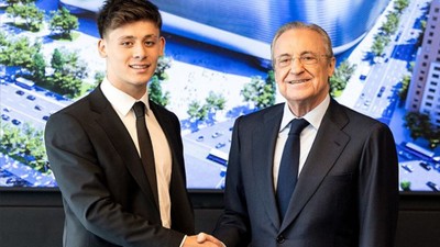 Arda Güler Real Madrid'e Resmi İmzayı Attı