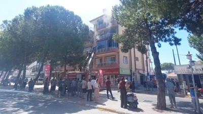 Ayvalık'ta Alevler Evi Kullanılmaz Hale Getirdi