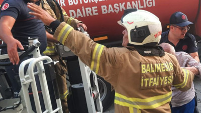 95 Yaşındaki Adam Ev Yangınından İtfaiye Ekipleri Tarafından Kurtarıldı