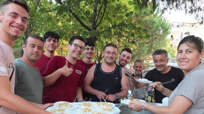 Burhaniye'de Hayır Yemekleri İlgi Çekiyor