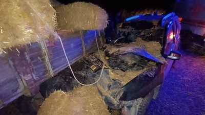 Gönen'de Otomobil Saman Yüklü Traktöre Çarptı