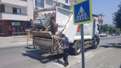 Karesi’de Çöp Konteynırları Dezenfekte Ediliyor