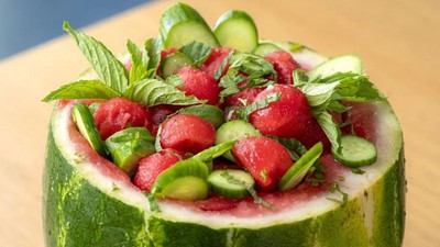 Karpuz Çanağında Meyve Salatası