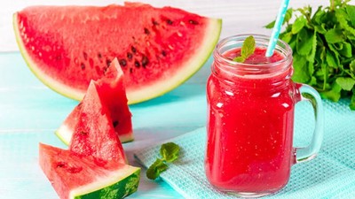 Yaz Aylarının Vazgeçilmezi Karpuzlu Naneli Smoothie Tarifi