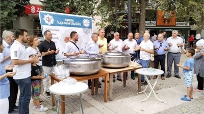 Kaymakam Atasoy Aşure Dağıttı
