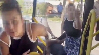 Otobüste Gergin Anlar ! Öfkeden Gözü Döndü