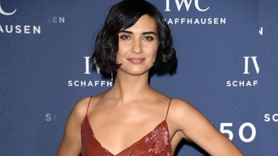 Oyuncu Tuba Büyüküstün Sosyal Medyada Gündem Oldu
