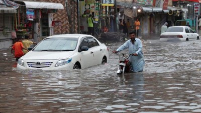 Pakistan'da Yüzün Üzerinde Ölü Var