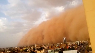 Şehir Kum Fırtınası İçinde Kayboldu
