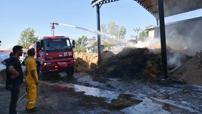Sındırgı'da Saman Deposu Tutuştu