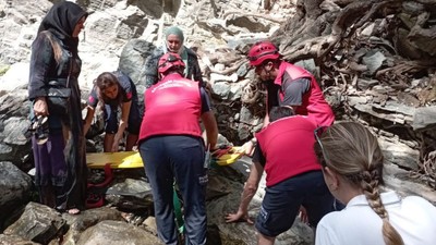 Turist Kadın Edremit'te Kayalıklardan Düştü